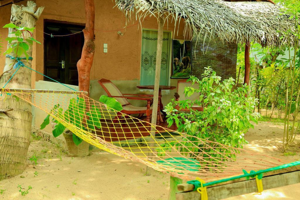 Natural Cabanas Kanattegoda Exterior foto