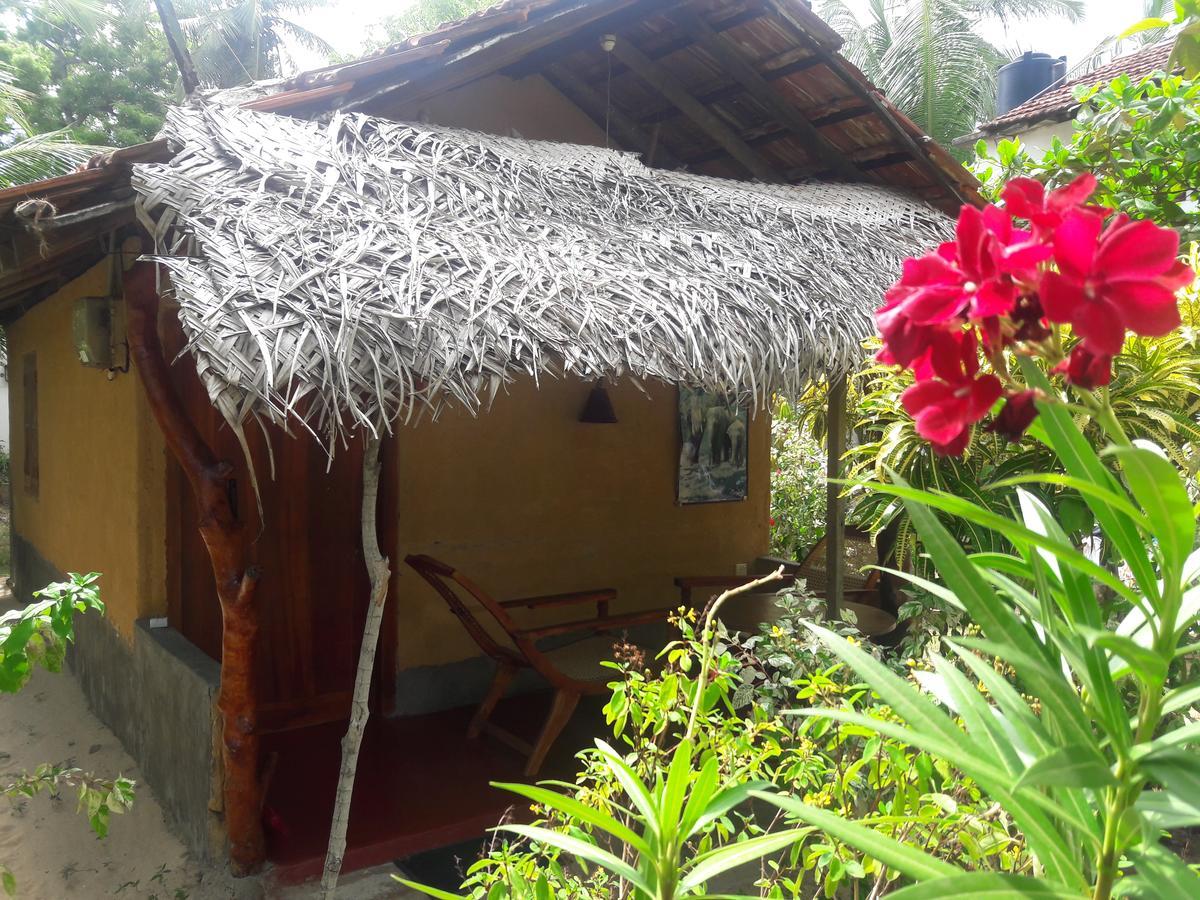 Natural Cabanas Kanattegoda Exterior foto