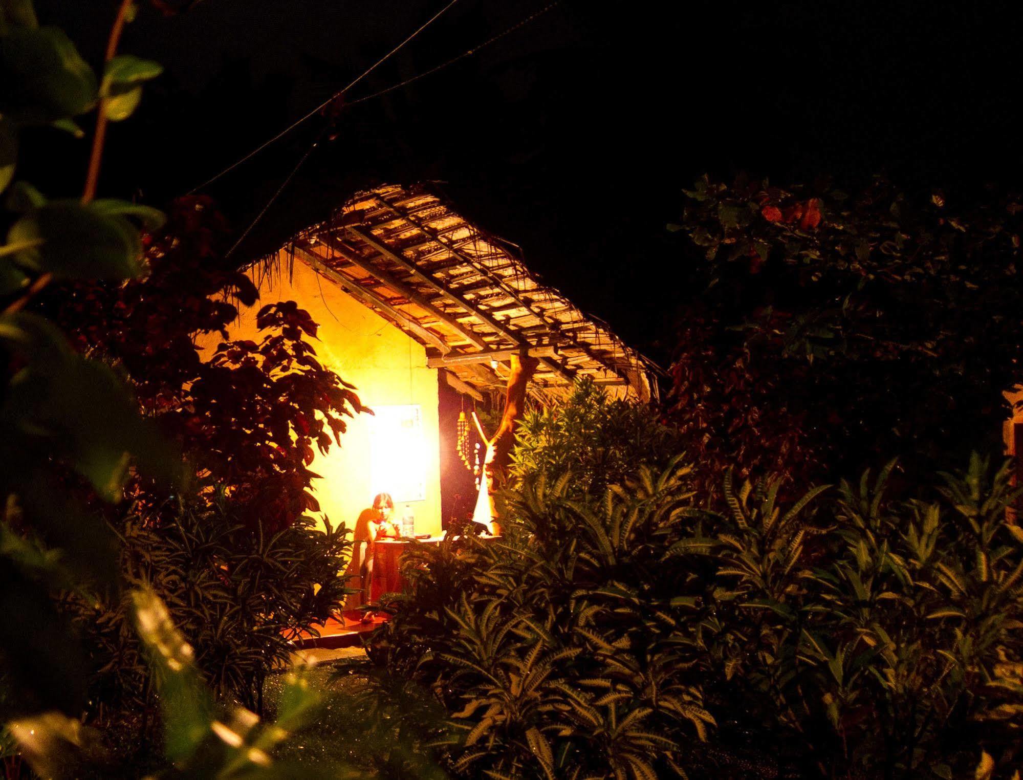 Natural Cabanas Kanattegoda Exterior foto